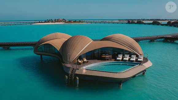 O resort fica a cerca de 26 quilômetros do continente e só é acessível por barco ou hidroavião