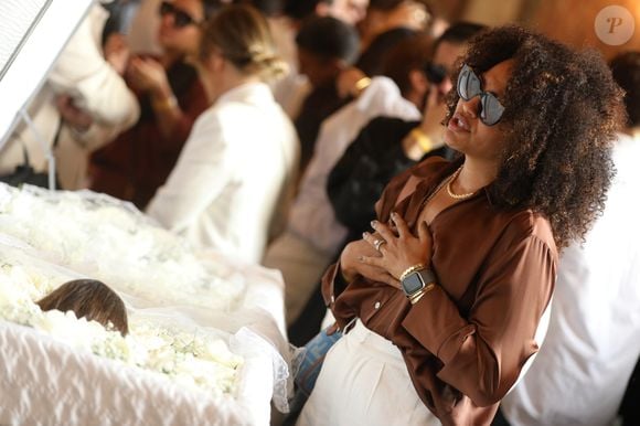 Corpo de Preta Gil foi velado por famosos como Sheron Menezzes no Theatro Municipal: cantora morreu aos 50 anos em 20 de julho de 2025