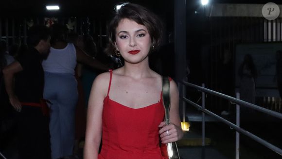 No papel da romântica Eugênia, Klara Castanho emenda mais um trabalho desde o início de sua carreira, aos 9 anos, como a espevitada Rafaela de 'Viver a Vida'. Atualmente, a filha tem 24 anos.