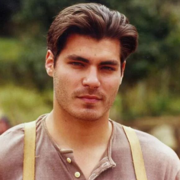 Matteo (Thiago Lacerda) descobre poe Antenor (Jackson Antunes) paradeiro de Giuliana (Ana Paula Arósio)