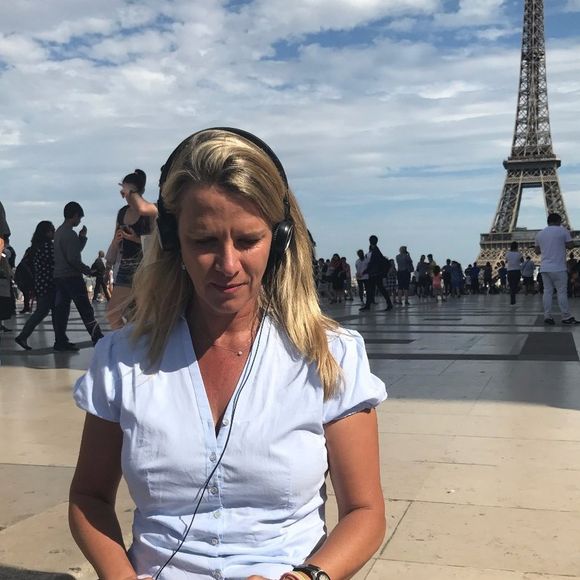 Mariana Becker correu por diversos lugares para conversar com Neymar