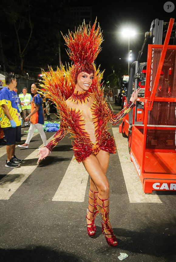 Em entrevista ao Purepeople, Giovanna Lancellotti revelou alguns detalhes do seu look para o desfile deste ano