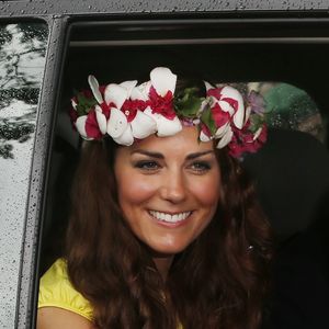 Os fios lisos e brilhantes deram lugar a ondas volumosas, evidenciando a textura natural dos cabelos da princesa.