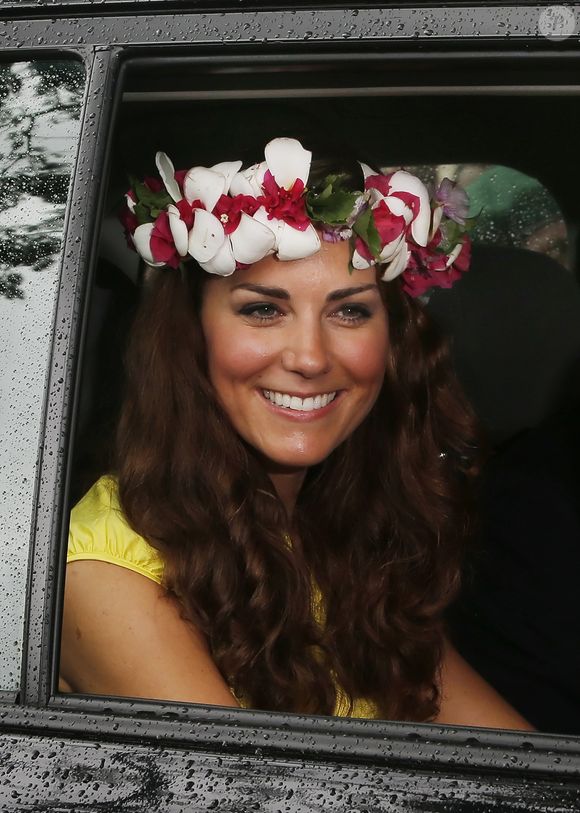 Os fios lisos e brilhantes deram lugar a ondas volumosas, evidenciando a textura natural dos cabelos da princesa.