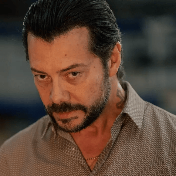 Álvaro Morte, o eterno Professor de 'La Casa de Papel', volta às telas como criminoso em série de vingança