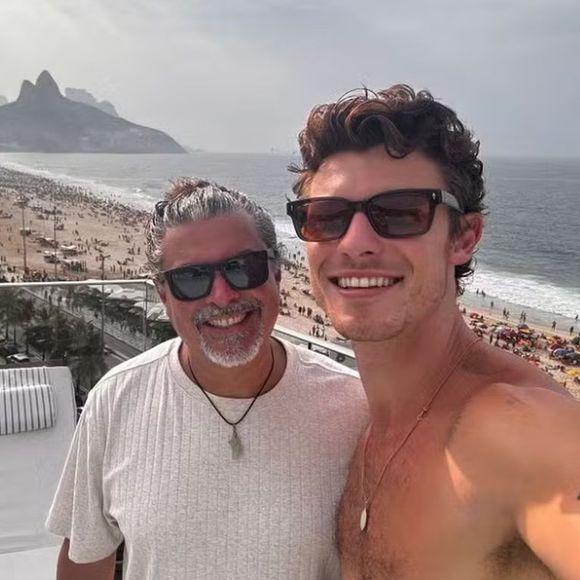 O pai de Shawn Mendes, Manuel, é português e já esteve com o artista no Brasil
