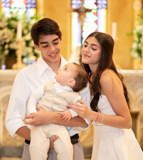 Além da delicadeza da cerimônia, o que também chamou a atenção dos internautas foi o crescimento dos adolescentes. Muitos destacaram a semelhança de Luca com o pai e de Isabella com a mãe
