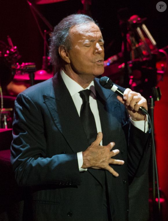 Julio Iglesias acusado de assédio sexual: com a repercussão, internautas resgataram uma participação no programa da apresentadora argentina Susana Giménez, em 2004