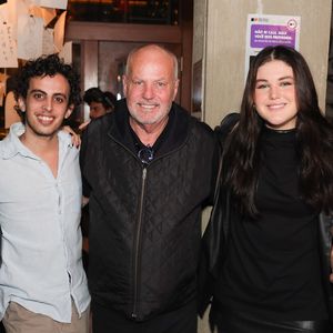Maysa posa com o pai, Jayme Monjardim, e os irmãos André e Maria Fernanda - na foto, ex-mulher do diretor, Fernanda Lauer, dá colo para uma das três netas