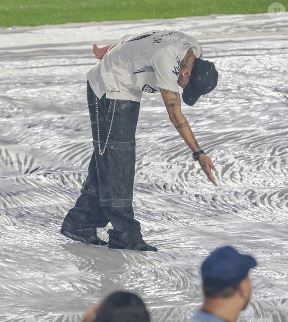 Primeiro jogo de Neymar na volta ao Santos teve horário alterado atendendo pedido da Record: partida seria às 19h15 e agora será às 21h35