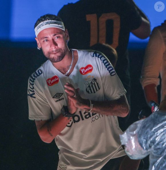 Neymar voltou ao Santos em janeiro de 2025, mas já se machucou em março, abril e agosto