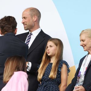 Aos 10 anos, Charlotte já demonstra seguir os passos da mãe tanto na paixão pelos esportes quanto na sofisticação na hora de se vestir.