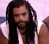 Diogo fez 'cara de sofrido' ao se sentar entre participantes, como Aline, na área externa do 'BBB 25'
