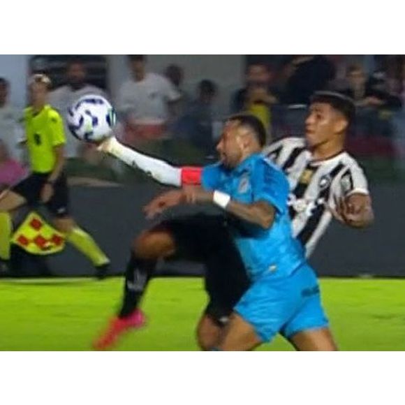 Neymar foi detonado na web após seu gol de mão