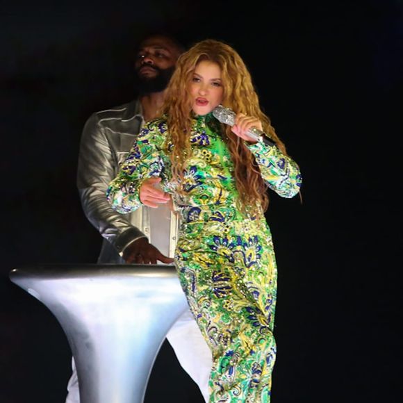 Shakira se apresentou na Praia de Copacabana na noite deste sábado, dia 02 de maio de 2026