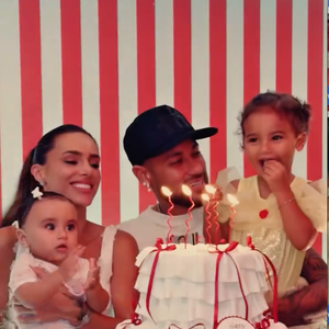 Bruna Biancardi comemorou seu aniversário com uma festa intimista e 'soprou as velinhas' ao lado de Neymar e das filhas