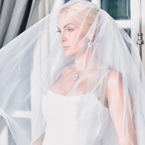 Com cerca de 150 convidados, o casamento de Ana Hickmann e Edu Guedes combinou referências tradicionais com escolhas contemporâneas e detalhes pensados especialmente para a história do casal