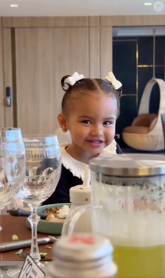 Super animada, Mavie respondeu para Bruna Biancardi que iria comprar 'batata, hambúrguer', além de 'brinquedos e brigadeiro'