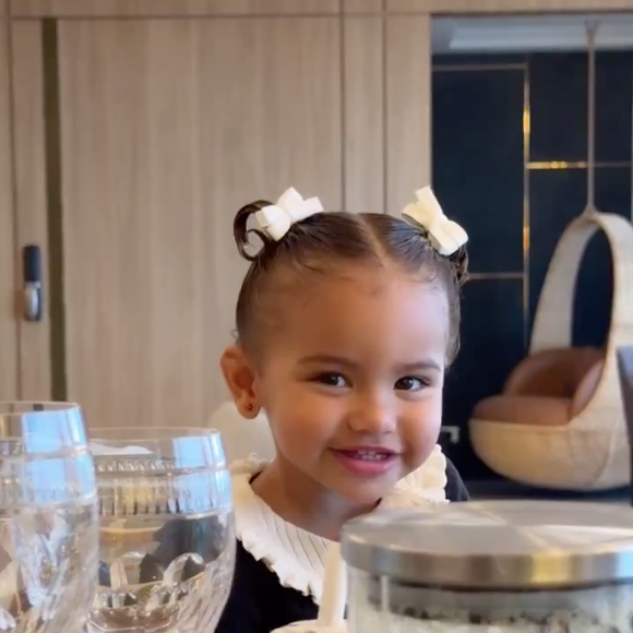 Super animada, Mavie respondeu para Bruna Biancardi que iria comprar 'batata, hambúrguer', além de 'brinquedos e brigadeiro'