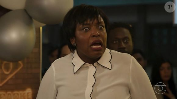 Consuêlo ficou chocada e chamou a melhor amiga de 'molestadora' em 'Vale Tudo'