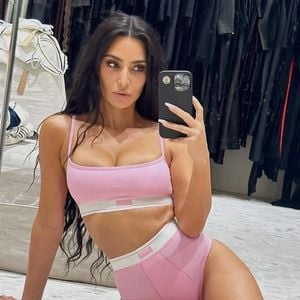 Kim Kardashian, aos 45 anos, sobre treino para envelhecimento: 'Ganhei cerca de 7kg de músculos. Levantar pesos realmente me trouxe muitos benefícios'