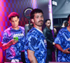 Afogando as mágoas? Internautas brincam com o estado de João Guilherme durante entrevista na Sapucaí após término com Bruna Marquezine.