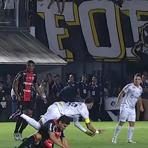 Neymar sofreu faltas, fez dribles, provocou cartões amarelos, mas não fez gol em reestreia pelo Santos