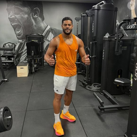 O jogador Hulk está novamente no centro de uma polêmica 9 meses após subir ao altar com Camila Ângelo