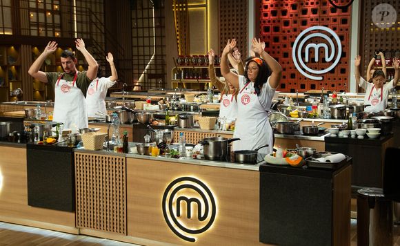 Os participantes se depararam com caixas misteriosas inspiradas nas regiões do Brasil, todas com frango como proteína principal