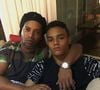 Filho de Ronaldinho Gaúcho, João Mendes afirma que fama do pai 'não afeta' seu desempenho em campo. Declaração foi dada à BBC e reforça postura segura do jogador de 21 anos