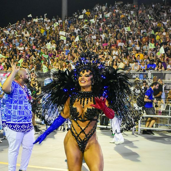 Carnaval 2025: Viviane Araujo homenageou 'O Canto da Cidade', de Daniela Mercury, em fantasia da Mancha Verde