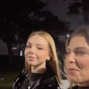Sheila Mello gravou um storie com a filha, que comentou sobre a fama da apresentadora