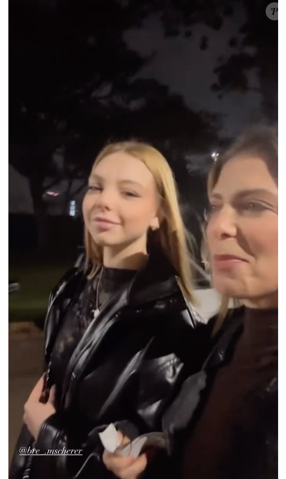 Sheila Mello gravou um storie com a filha, que comentou sobre a fama da apresentadora