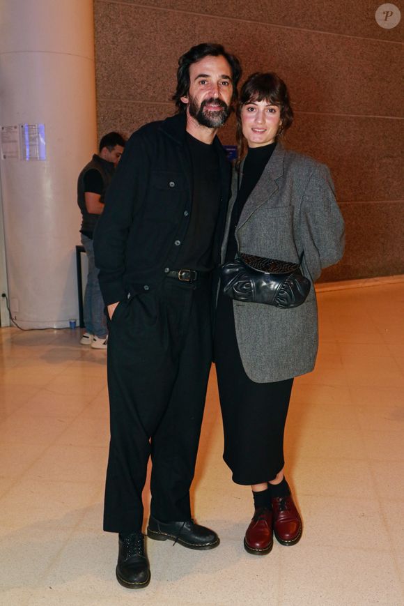 O ator Julio Andrade estava acompanhado de sua esposa, Elen Clarice.