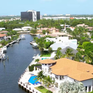 A residência de Messi em Fort Lauderdale impressiona pelos quase 1.000 m² de área construída e vista privilegiada para os canais da Flórida