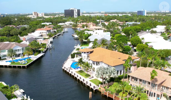 A residência de Messi em Fort Lauderdale impressiona pelos quase 1.000 m² de área construída e vista privilegiada para os canais da Flórida