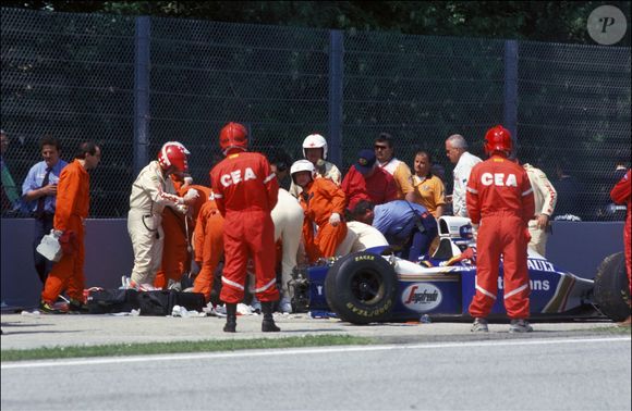 Morte de Ayrton Senna: o carro do piloto colidiu com uma barreira de concreto em Ímola, Itália