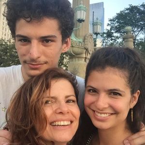 Debora Bloch é mãe de Hugo e Julia Anquier, que também participaram do 'Domingão'