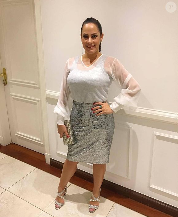 Também não era incomum ver Silvia Abravanel com penteados e tranças no cabelo