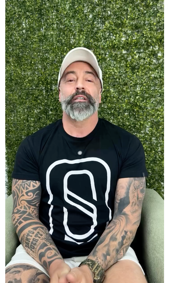 Cris Pereira se pronunciou por meio de um vídeo de mais de 7 minutos neste sábado (27)