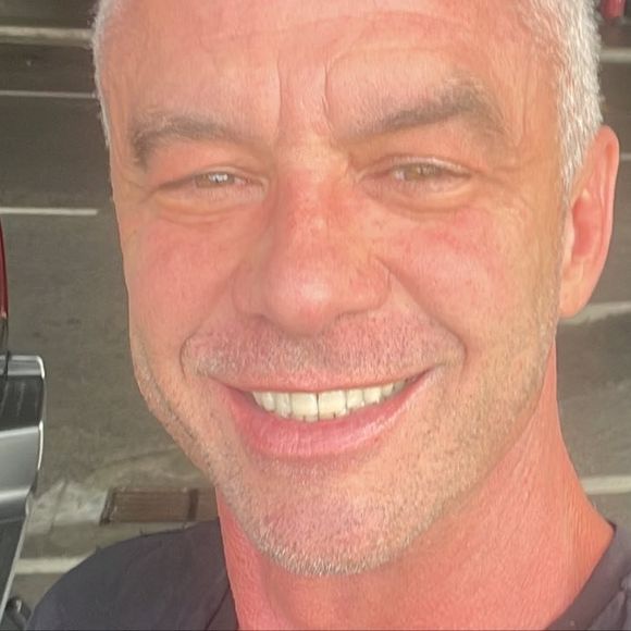 Alexandre Correa agradeceu o apoio dos seguidores e desabafou sobre o fim do casamento com a apresentadora