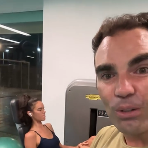 O personal trainer de Bruna Marquezine, Chico Salgado, exibe treino pesado da aluna