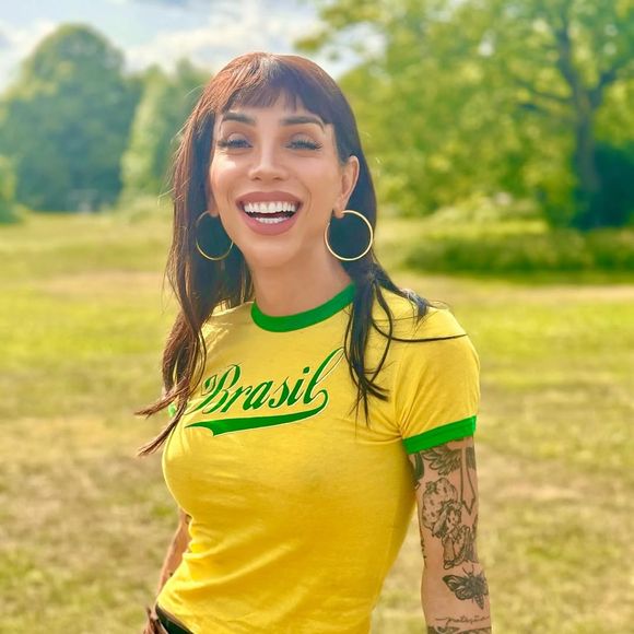 Olha como Maya Massafera ficou com os olhos verdes!