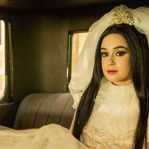 Já viu Marina Ruy Barbosa morena? Atriz usou peruca para fazer a Noiva Cadáver em 'Amorteamo' em 2015