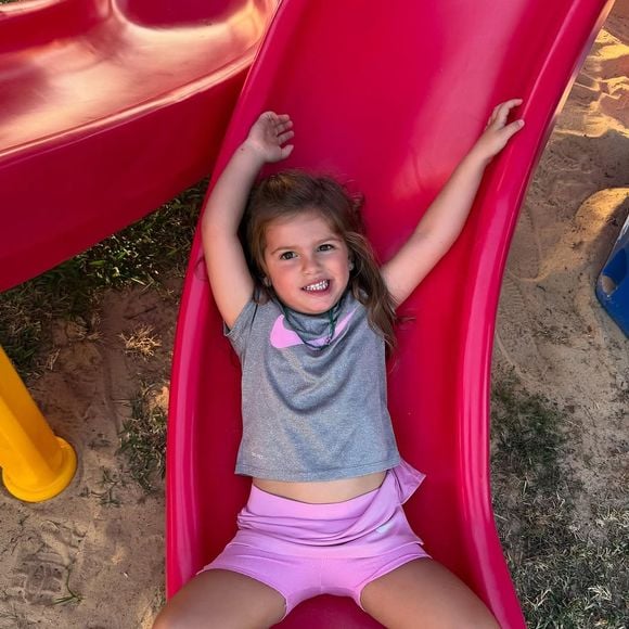 Filha mais velha de Bárbara Evans, Ayla tem 2 anos