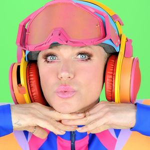 Xuxa aborda tema de cores e rimas em seu novo projeto infantil.