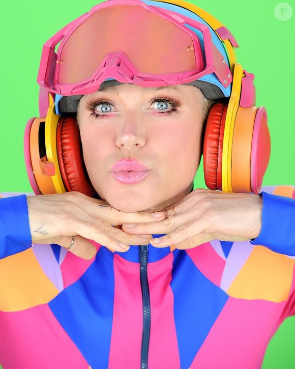 Xuxa aborda tema de cores e rimas em seu novo projeto infantil.