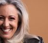 Cabelos grisalhos amarelados? Veja por que o xampu violeta pode transformar a aparência dos fios