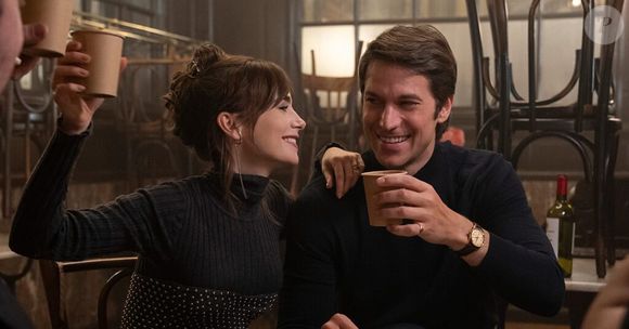 Lucas Bravo, vive o Gabriel de 'Emily em Paris