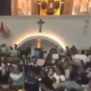 Outros também expuseram 'medo', diante da atitude de diversas pessoas que filmaram a situação de Virginia rezando, enquanto marcou presença na igreja de Goiás.